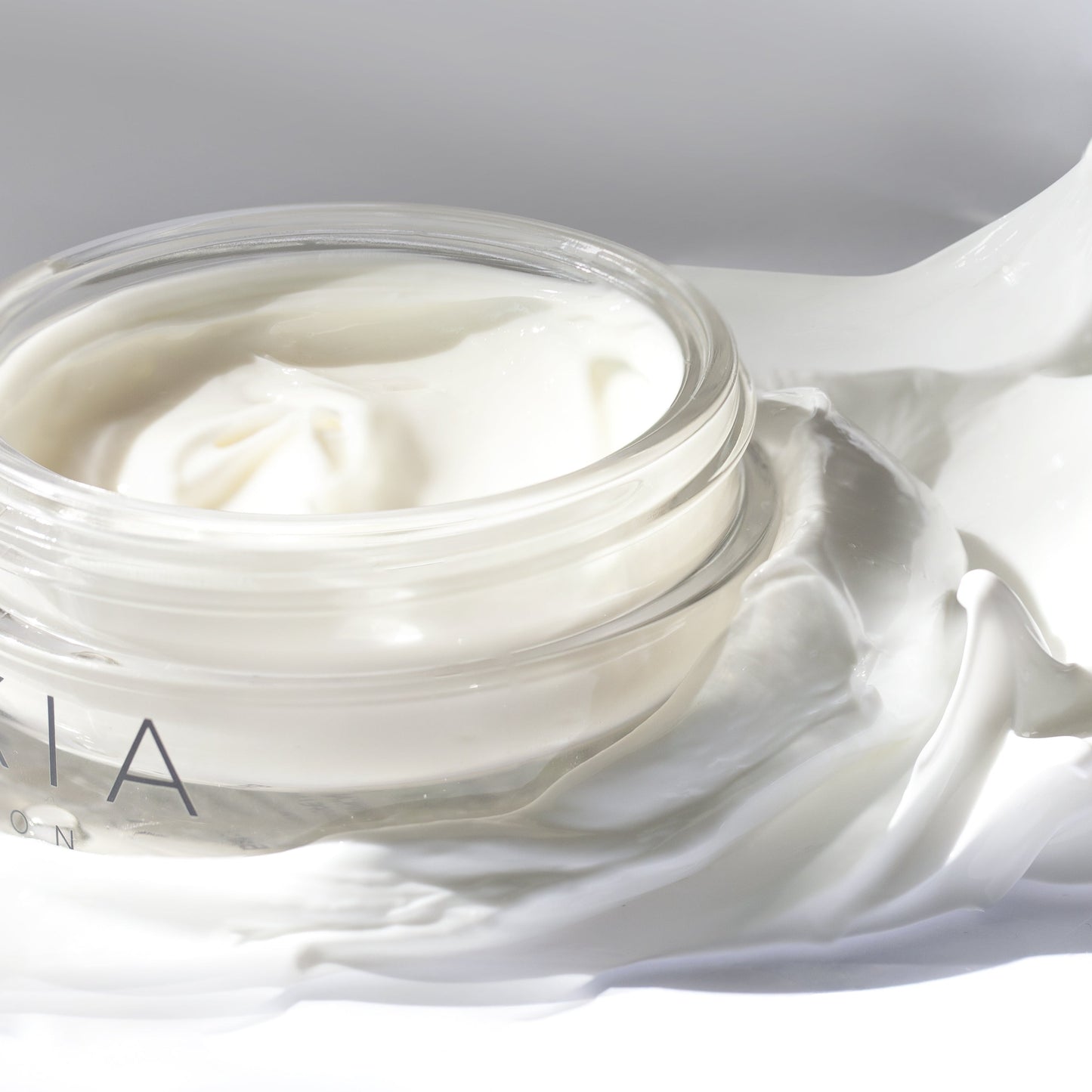 Bedtime Beauty Boost - natural regenerating night cream. A swatch image of the cream.